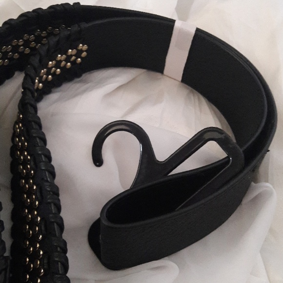 🚫SOLD🚫 $22 Shoulder strap w gold studs 47 x 2 - Picture 3 of 4